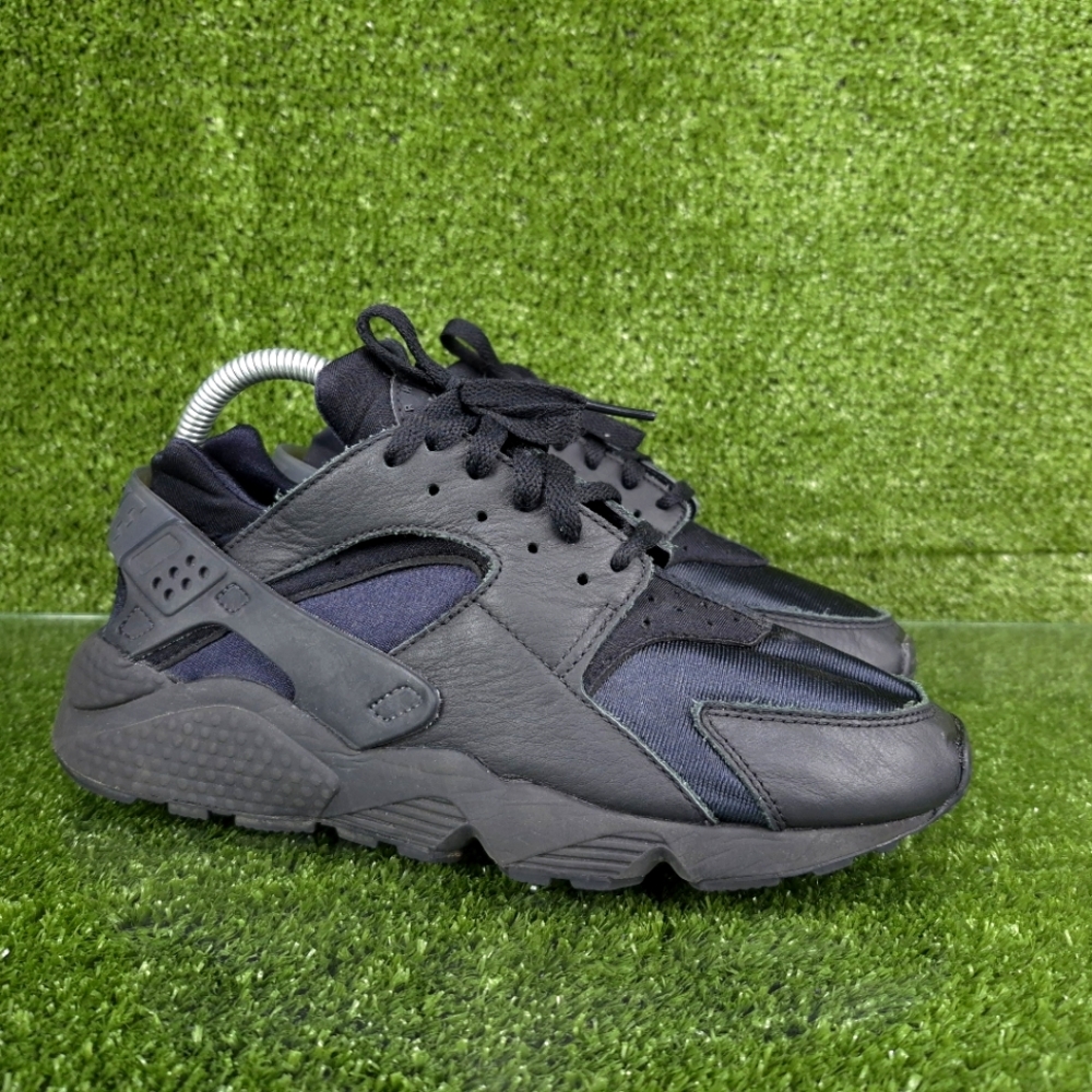 Nike Air Huarache Triple Black Running Shoes/sneakers  Womens Size 8